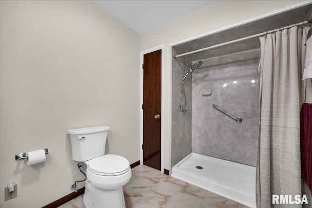 full bathroom featuring tiled shower, toilet, baseboards, and marble finish floors