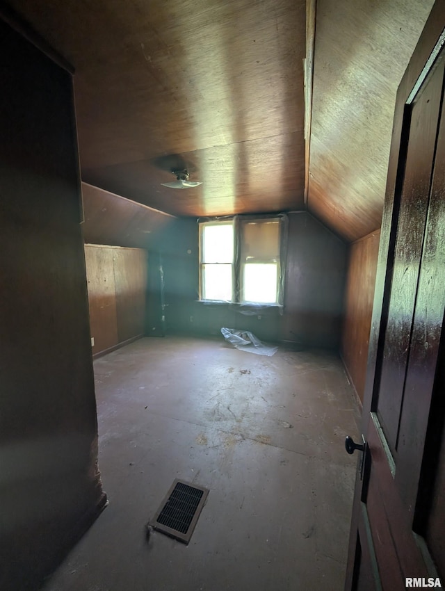 2217 NE Madison Ave, Peoria, IL 61603 - bonus room with vaulted ceiling and a ceiling fan