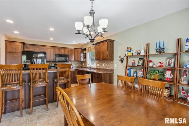 2512 Stonehenge Ct Unit 7Ashv, Peoria, IL 61615 - dining room with a chandelier and recessed lighting