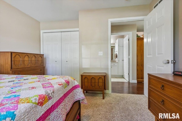 2512 Stonehenge Ct Unit 7Ashv, Peoria, IL 61615 - bedroom featuring a closet and dark colored carpet