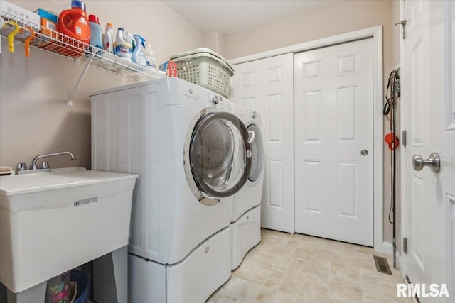 2512 Stonehenge Ct Unit 7Ashv, Peoria, IL 61615 - washroom with independent washer and dryer