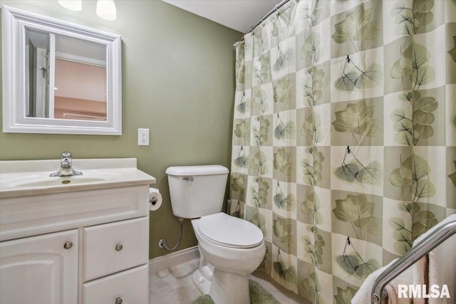 2512 Stonehenge Ct Unit 7Ashv, Peoria, IL 61615 - bathroom featuring vanity, toilet, baseboards, and a shower with shower curtain