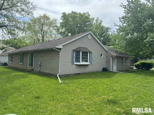 1635 W Country Oaks Ct, Dunlap, IL 61525 - view of side of property featuring a lawn