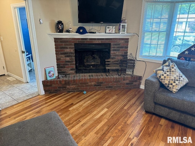 1635 W Country Oaks Ct, Dunlap, IL 61525 - living area with wood finished floors, a fireplace, and baseboards