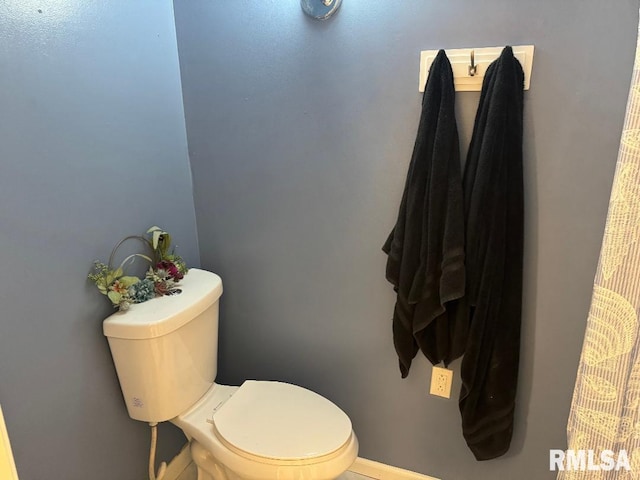 1635 W Country Oaks Ct, Dunlap, IL 61525 - bathroom featuring toilet and baseboards
