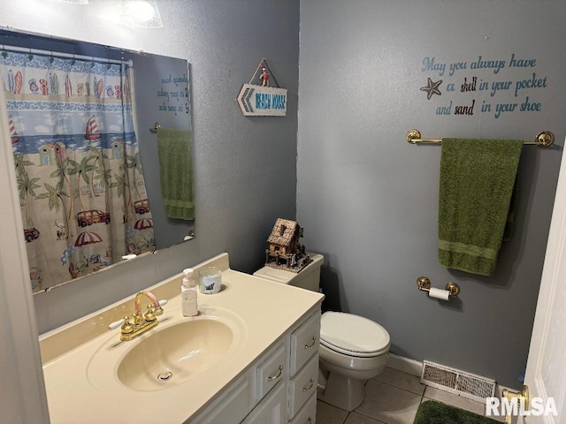 1635 W Country Oaks Ct, Dunlap, IL 61525 - bathroom featuring tile patterned floors, toilet, vanity, and curtained shower