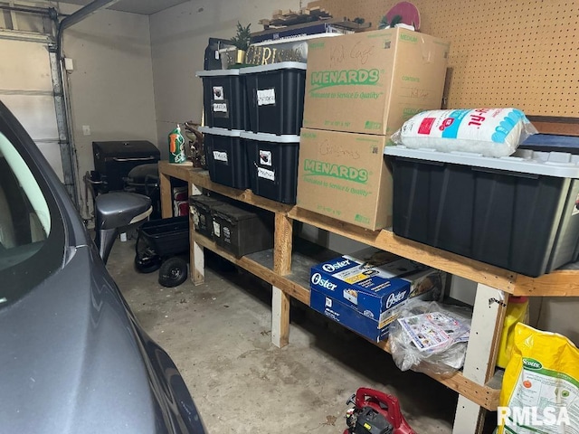 1635 W Country Oaks Ct, Dunlap, IL 61525 - view of garage