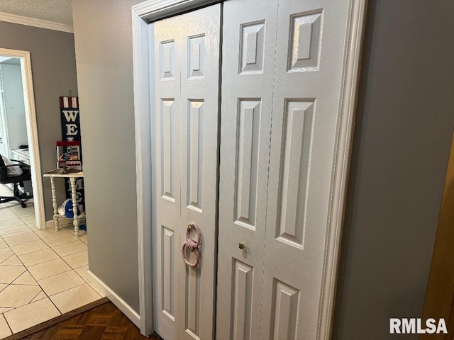 1635 W Country Oaks Ct, Dunlap, IL 61525 - hallway with ornamental molding and baseboards