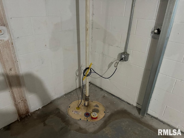 1635 W Country Oaks Ct, Dunlap, IL 61525 - basement view of concrete block wall and concrete flooring