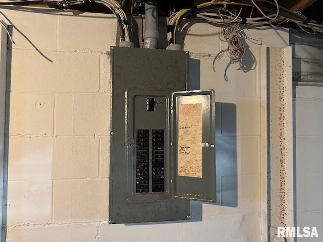 1635 W Country Oaks Ct, Dunlap, IL 61525 - utility room featuring electric panel