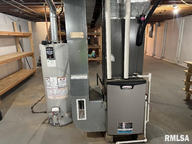 1635 W Country Oaks Ct, Dunlap, IL 61525 - utility room featuring gas water heater