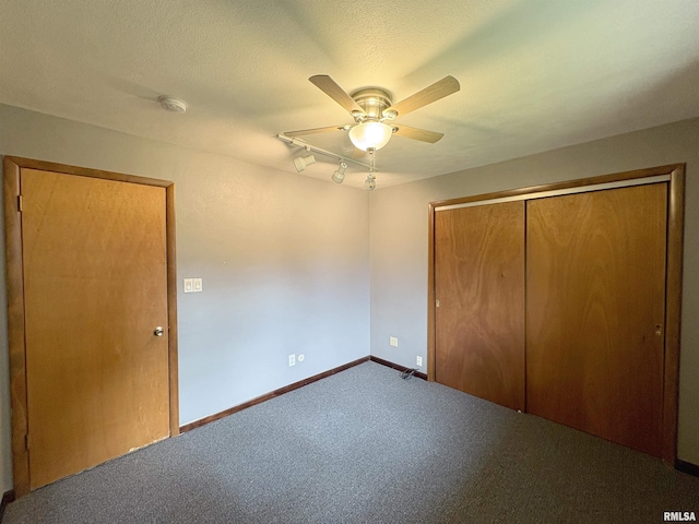 unfurnished bedroom featuring carpet floors, a closet, a ceiling fan, and baseboards