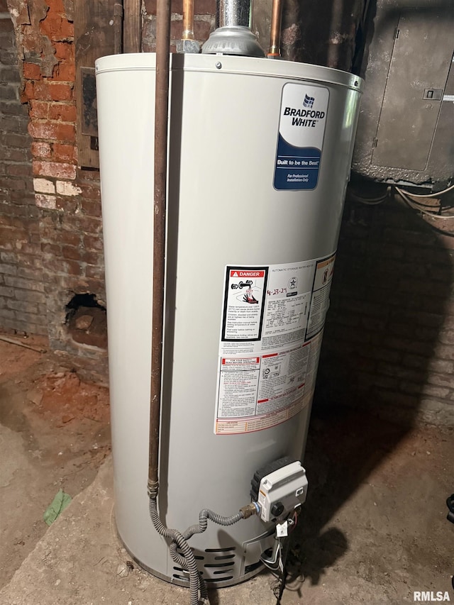 111 N Broadway St, Lewistown, IL 61542 - utilities with gas water heater