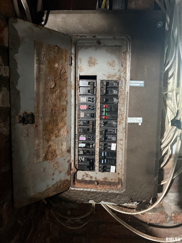111 N Broadway St, Lewistown, IL 61542 - utilities with electric panel