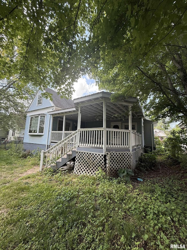 111 N Broadway St, Lewistown, IL 61542 - rear view of house featuring a porch