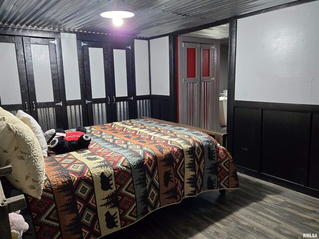 212 Conch Dr, La Harpe, IL 61450 - bedroom featuring wood finished floors