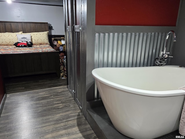 212 Conch Dr, La Harpe, IL 61450 - full bath with wood finished floors and a soaking tub