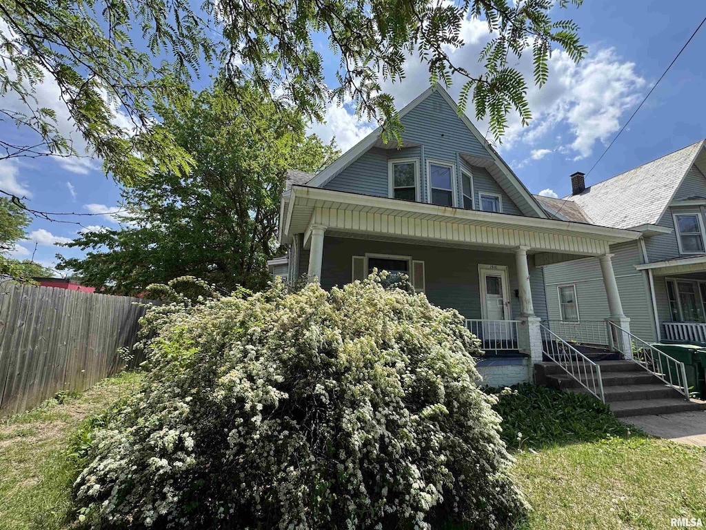 1916 W Clarke Ave, West Peoria, IL 61604 - bungalow-style house featuring covered porch