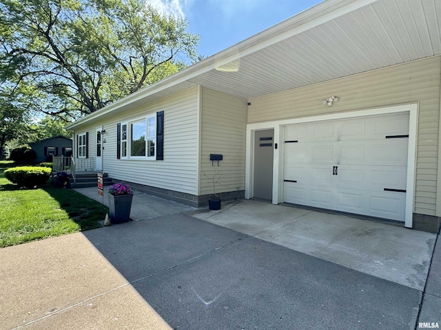 715 Lawndale Dr, Macomb, IL 61455 - photo 2