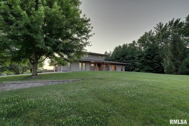 6 Marty Ln, Macomb, IL 61455 - view of front of property with a front yard