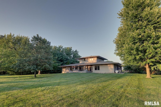 6 Marty Ln, Macomb, IL 61455 - back of property featuring a yard