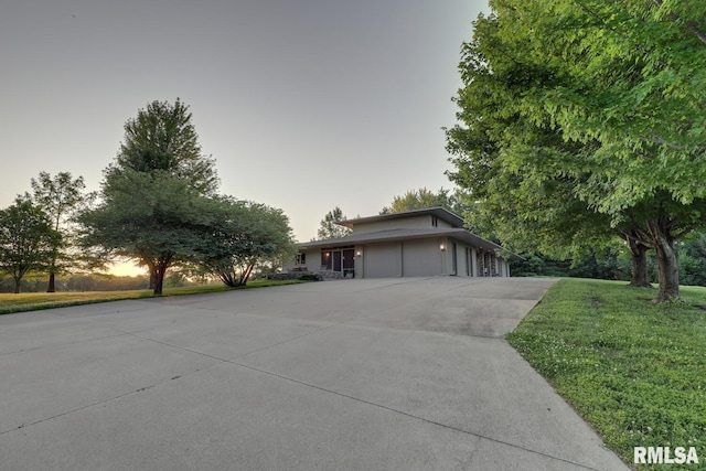 6 Marty Ln, Macomb, IL 61455 - view of front of property featuring driveway, a front yard, and an attached garage