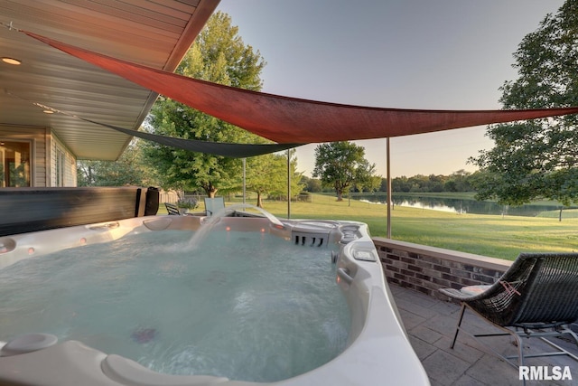 6 Marty Ln, Macomb, IL 61455 - view of pool featuring a hot tub, a water view, and a yard