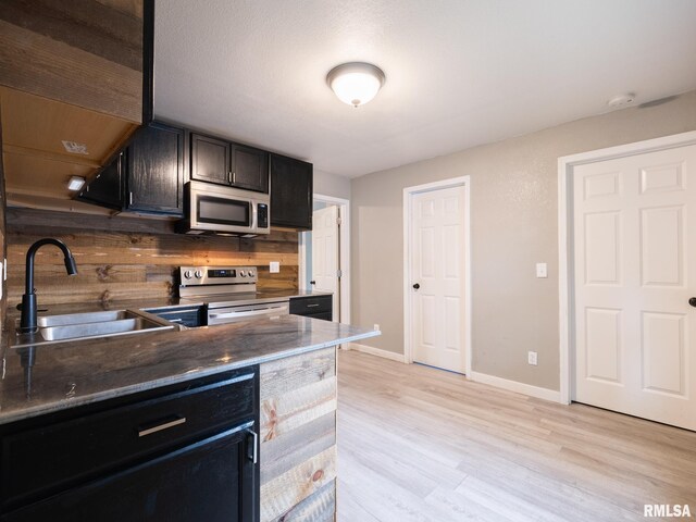 246 Herget St, Pekin, IL 61554 - kitchen featuring stainless steel appliances, a sink, light wood-type flooring, baseboards, and dark cabinets