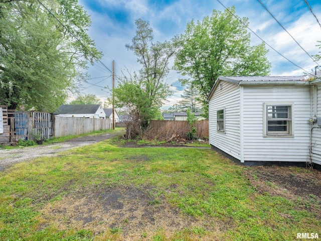 246 Herget St, Pekin, IL 61554 - view of yard