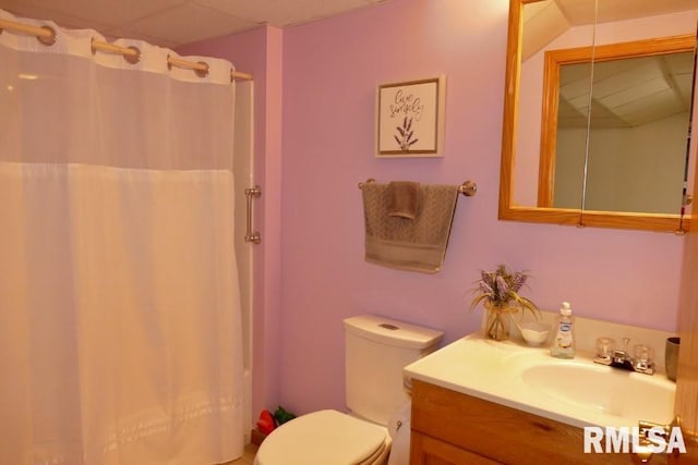full bathroom featuring toilet, vanity, and shower / tub combo with curtain