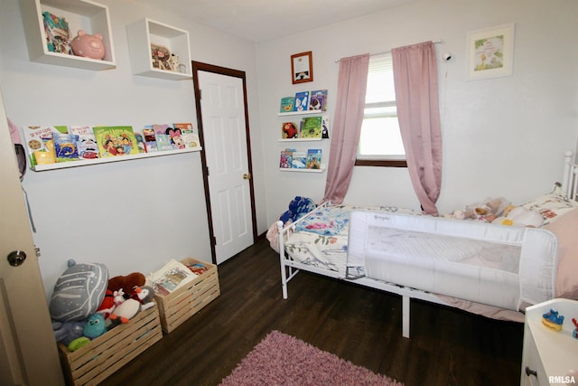 109 N 19th St, Pekin, IL 61554 - bedroom featuring dark wood finished floors