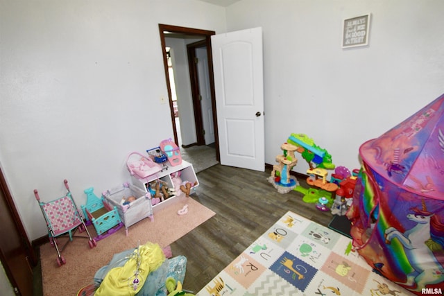 109 N 19th St, Pekin, IL 61554 - recreation room featuring wood finished floors