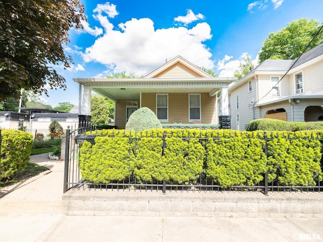 1218 N Sheridan Rd, Peoria, IL 61606 - view of front of house with a porch, a fenced front yard, and a gate