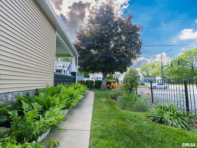 1218 N Sheridan Rd, Peoria, IL 61606 - view of yard