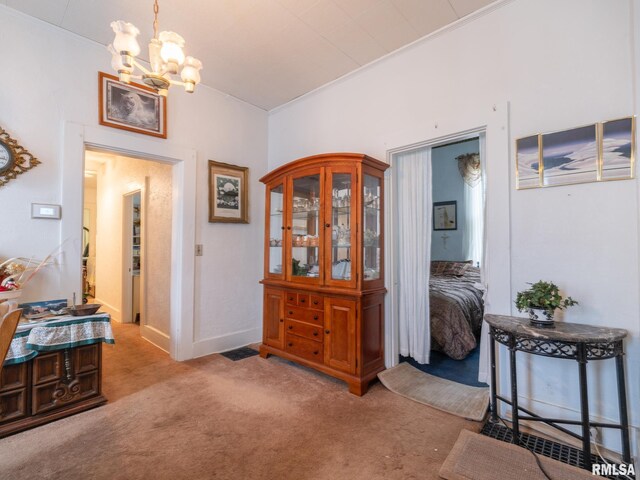 1218 N Sheridan Rd, Peoria, IL 61606 - hallway featuring carpet floors, a chandelier, crown molding, and baseboards