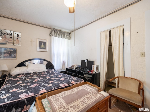 1218 N Sheridan Rd, Peoria, IL 61606 - bedroom with carpet flooring