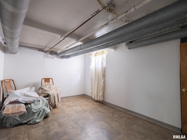 1218 N Sheridan Rd, Peoria, IL 61606 - finished below grade area featuring baseboards