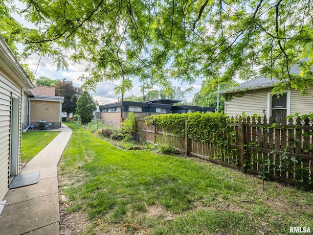 1218 N Sheridan Rd, Peoria, IL 61606 - view of yard