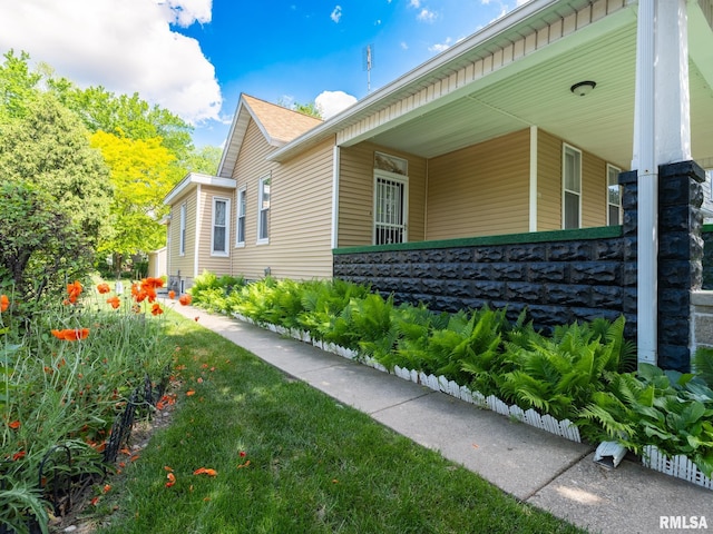 1218 N Sheridan Rd, Peoria, IL 61606 - view of side of property with board and batten siding