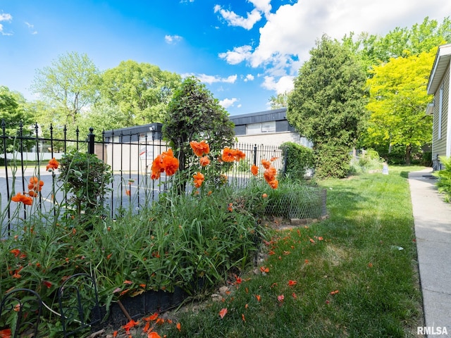 1218 N Sheridan Rd, Peoria, IL 61606 - view of yard