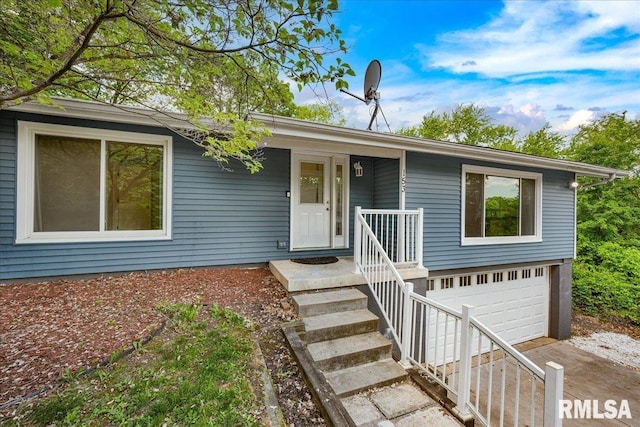 153 Spring Creek Ter, East Peoria, IL 61611 - ranch-style home featuring driveway and a garage