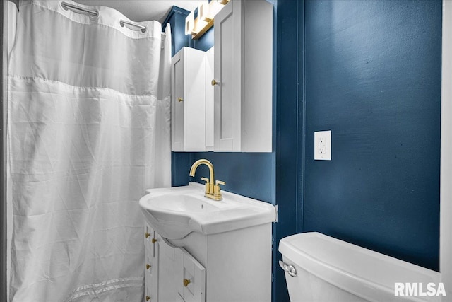 153 Spring Creek Ter, East Peoria, IL 61611 - full bathroom with vanity and curtained shower