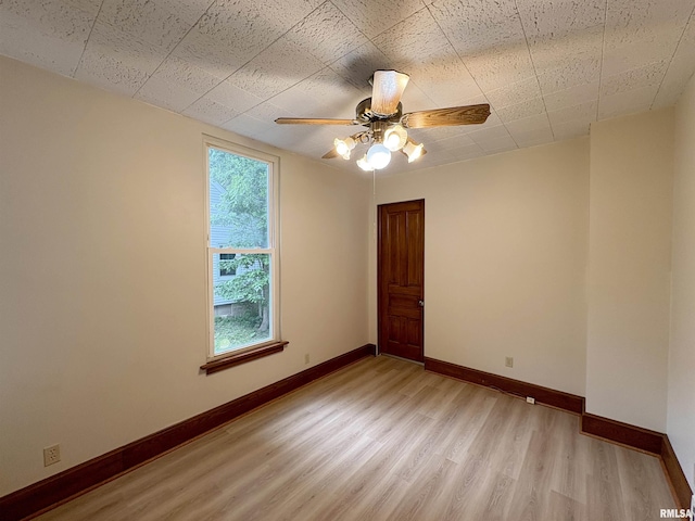 2704 N Dechman Ave, Peoria, IL 61603 - empty room featuring light wood-type flooring, a ceiling fan, and baseboards