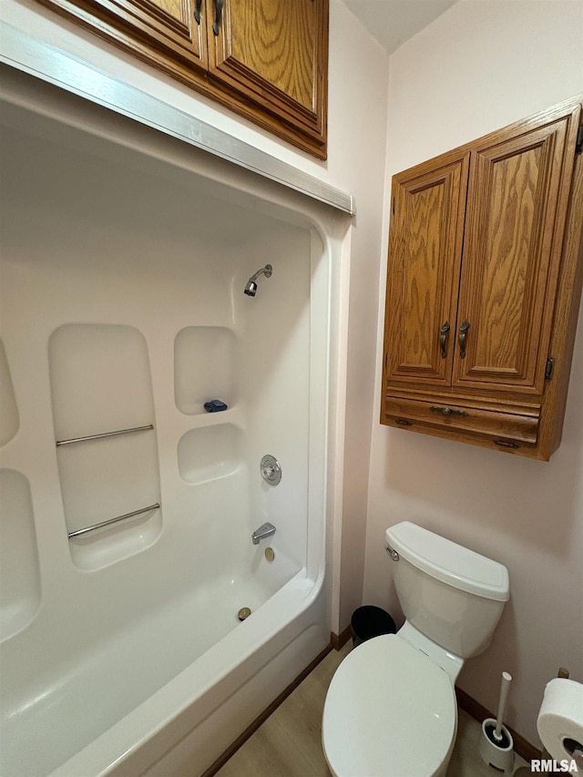 2704 N Dechman Ave, Peoria, IL 61603 - bathroom with toilet, baseboards, shower / bath combination, and wood finished floors