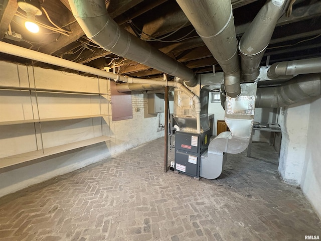 2704 N Dechman Ave, Peoria, IL 61603 - unfinished below grade area featuring heating unit