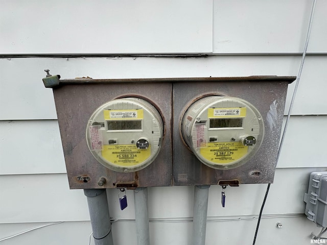 2704 N Dechman Ave, Peoria, IL 61603 - exterior view of electric meter