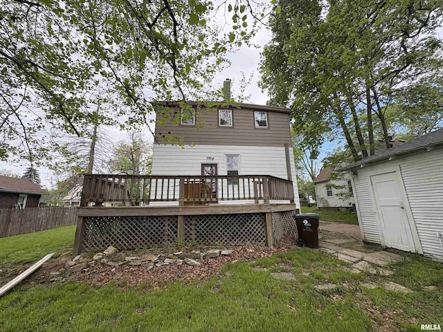 2704 N Dechman Ave, Peoria, IL 61603 - back of property featuring a wooden deck