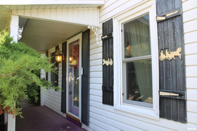 153 S Apple St, Farmington, IL 61531 - property entrance featuring covered porch