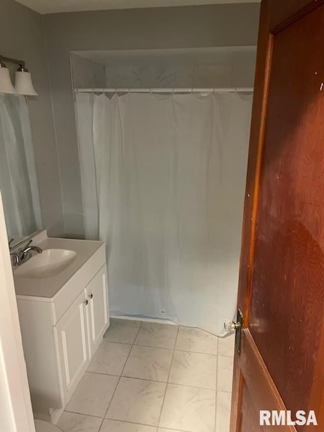 2405 N Sheridan Rd, Peoria, IL 61604 - bathroom featuring marble finish flooring, vanity, and curtained shower