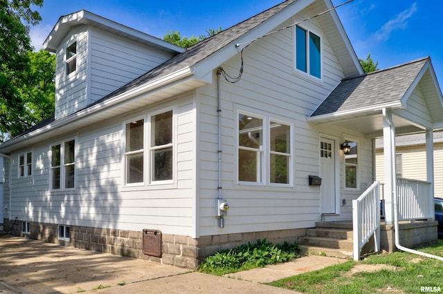 view of front of property with roof with shingles